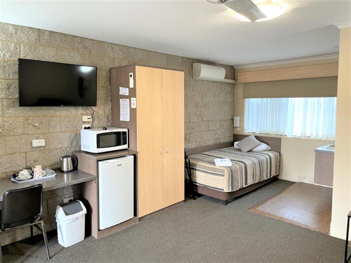Milgate Motel Казино Екстериор снимка